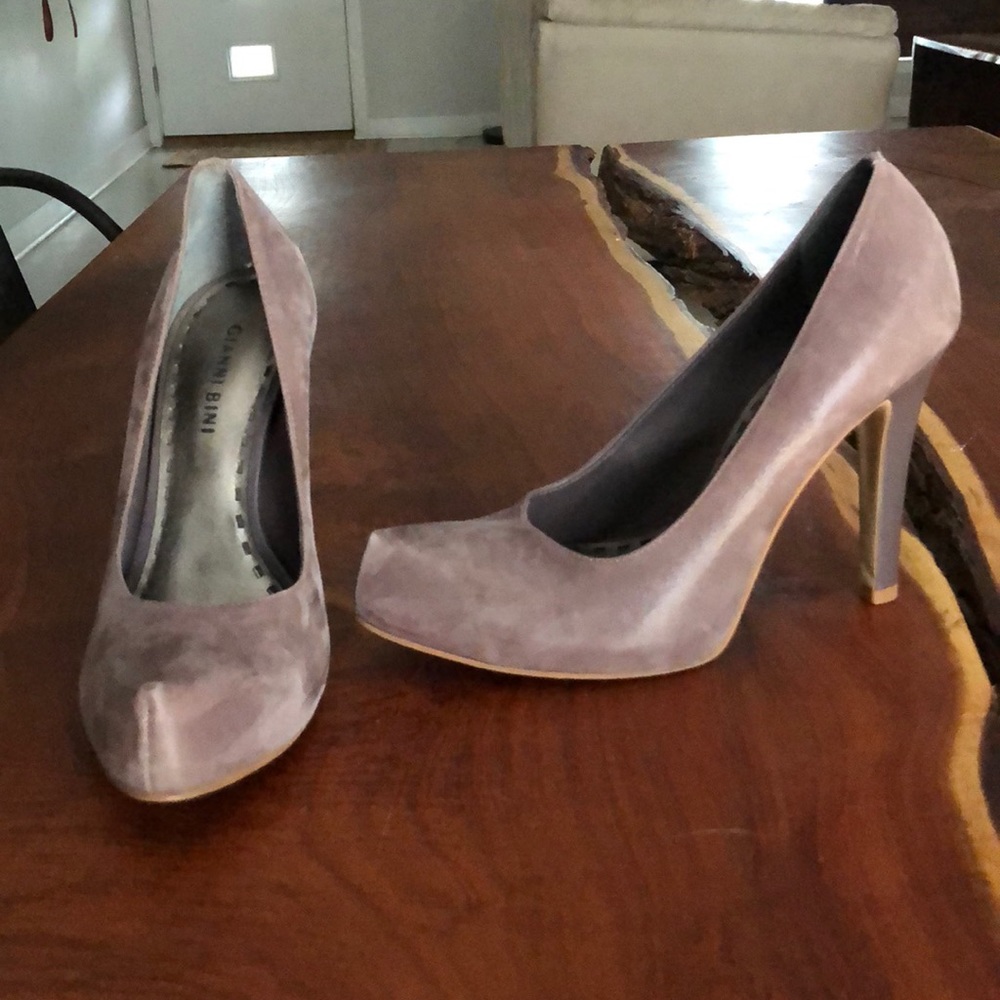 Gianni Bini Mauve heels size size 8